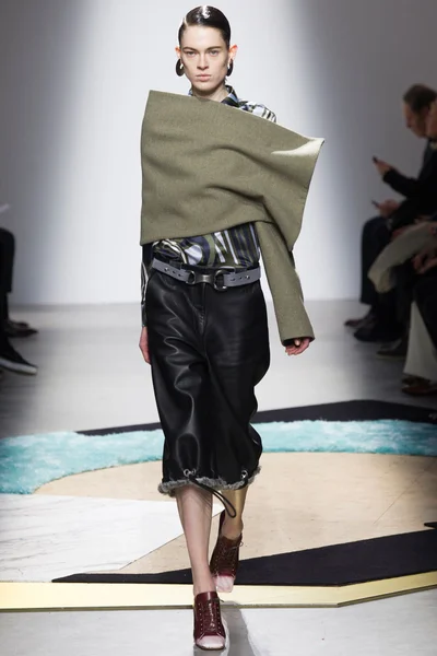 Look 30